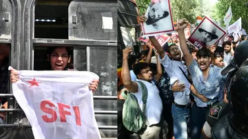 SFI leaders brutally attacked by delhi police