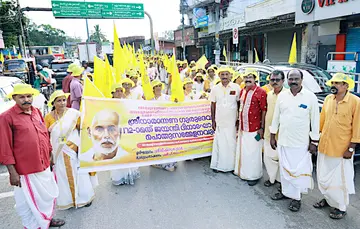 അമ്പലപ്പുഴ കോമന എസ്എൻഡിപി ശാഖയും അമ്പലപ്പുഴ ടൗൺ ശാഖയും ചേർന്ന് നടത്തിയ ഗുരുദേവ ജയന്തി ഘോഷയാത്ര