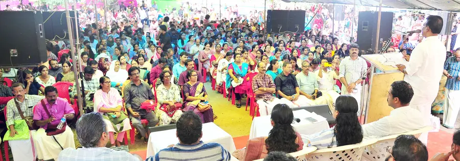 കെഎസ്ടിഎ ജില്ലാ മാർച്ചും ധർണയും സിപിഐ എം കേന്ദ്ര കമ്മിറ്റി അംഗം കെ രാധാകൃഷ്ണൻ എംപി ഉദ്ഘാടനം ചെയ്യുന്നു