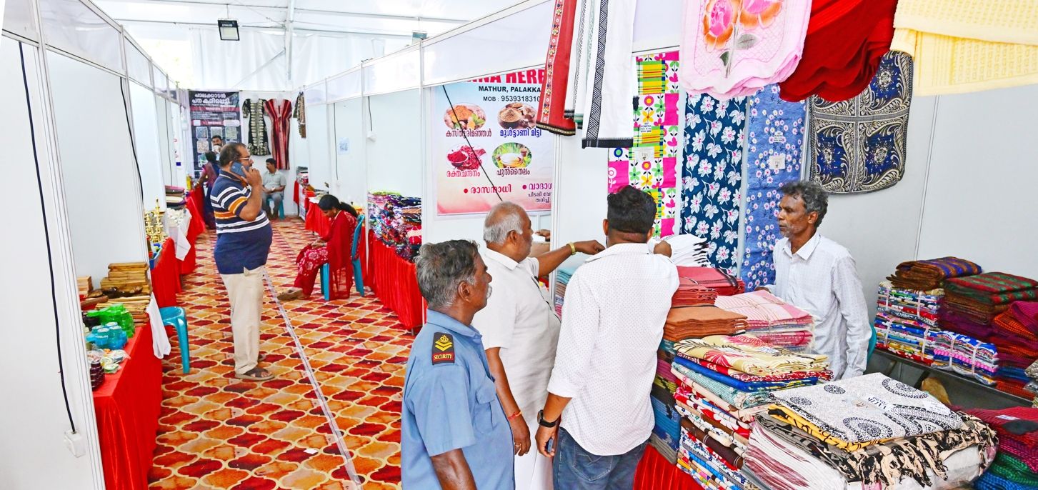 കോട്ടമൈതാനത്ത് നടക്കുന്ന കുടുംബശ്രീ മിഷന്റെ പ്രദർശന വിപണന മേള 