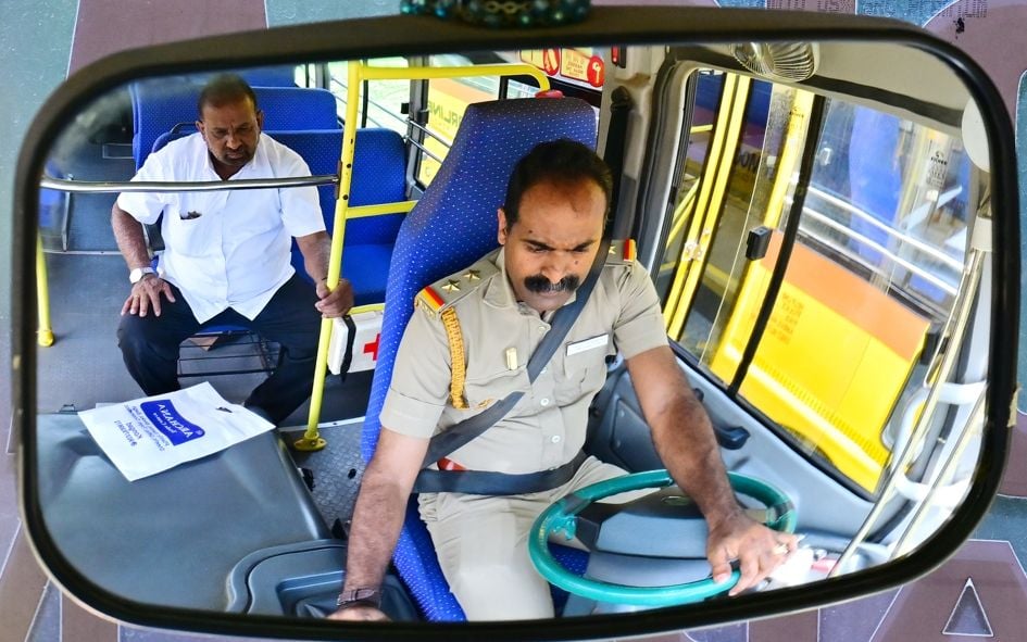 പാലക്കാട് ഗവ. വിക്ടോറിയ കോളേജ് ഗ്രൗണ്ടിൽ നടന്ന സ്കൂൾ ബസുകളുടെ  പരിശോധന