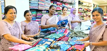 സ്ത്രീ സുരക്ഷാ പെൻഷൻ ലഭിച്ച ഗിരിജ, സുന്ദരി, രമ്യ, പ്രമീള, ദിൽഷ, പുഷ്പലത എന്നിവർ