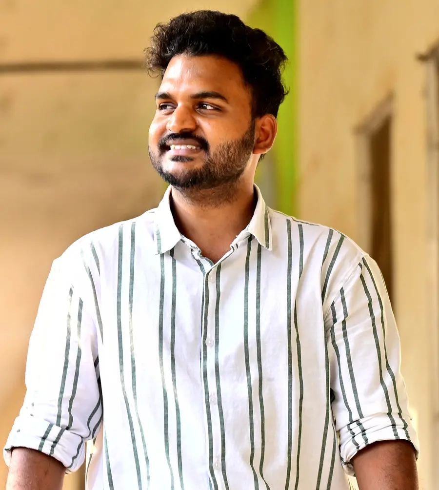 ഗവ.വിക്ടോറിയ കോളേജിലെ അസിസ്റ്റന്റ്  പ്രൊഫ. വിജയകുമാർ അശോകൻ