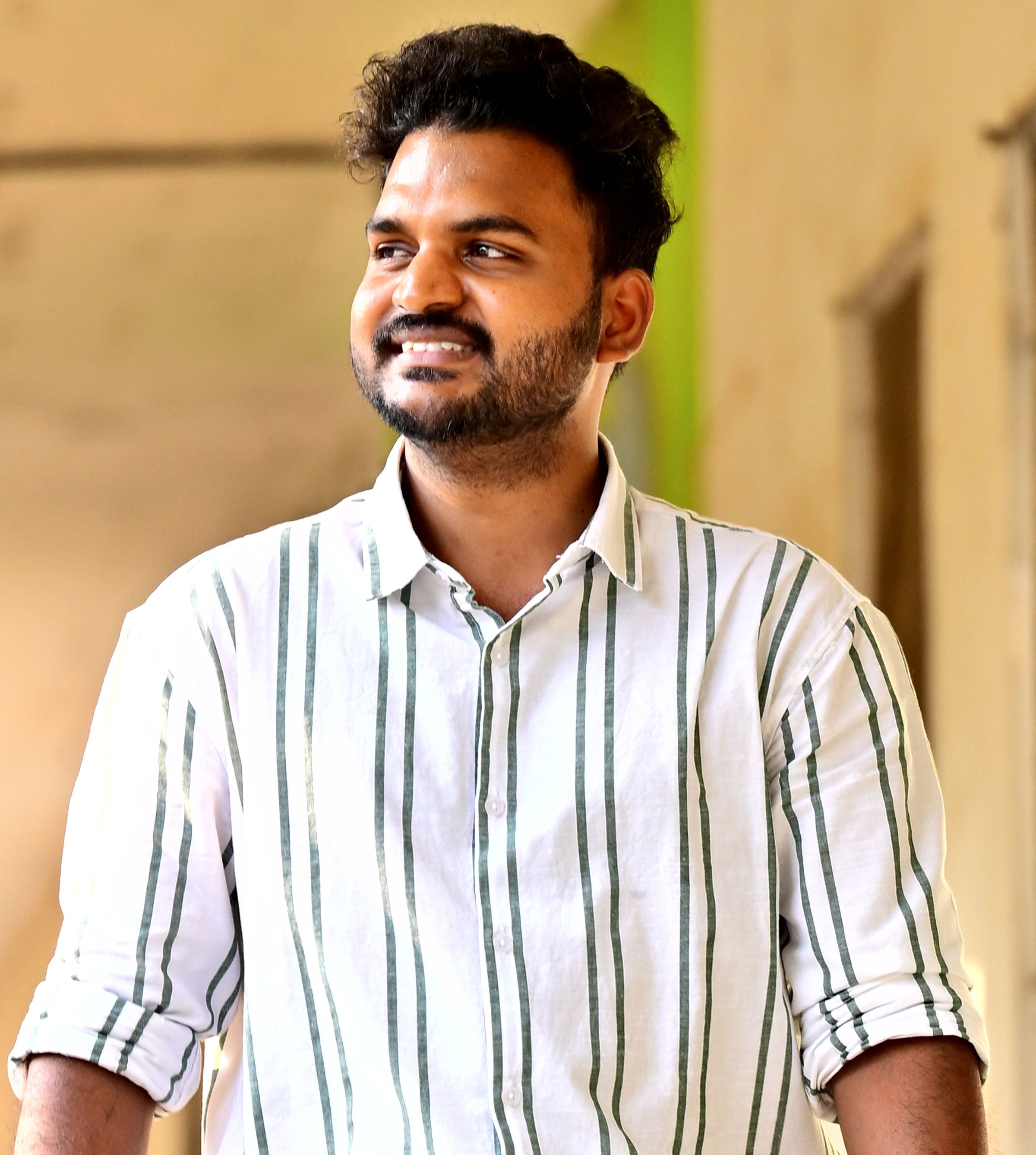 ഗവ.വിക്ടോറിയ കോളേജിലെ അസിസ്റ്റന്റ്  പ്രൊഫ. വിജയകുമാർ അശോകൻ