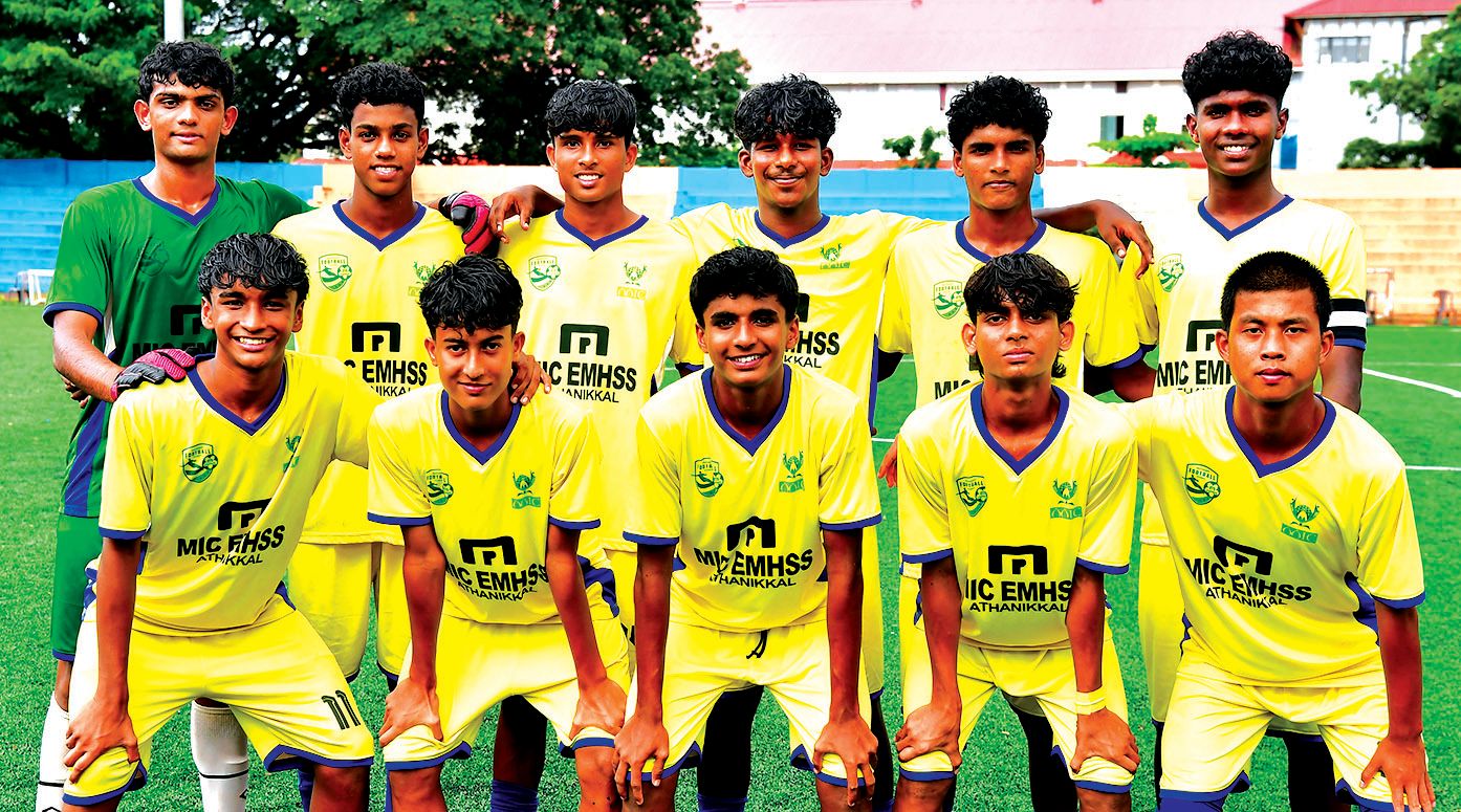 സംസ്ഥാന സ്‌കൂൾ സുബ്രതോ കപ്പ്‌ ഫുട്‌ബോൾ ടൂർണമെന്റിൽ അണ്ടർ 17 ആൺകുട്ടികളുടെ വിഭാഗത്തിൽ ജേതാക്കളായ മലപ്പുറം അത്താണിക്കൽ എംഐസിഇഎം എച്ച്‌എസ്‌എസ്‌ ടീം