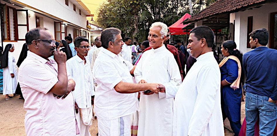 ഫാത്തിമ മാതാ ദേവാലയത്തിലെ പൗരോഹിത്യം സ്വീകരണ പരിപാടിയിൽ സജി ചെറിയാൻ പങ്കെടുത്തപ്പോൾ 
