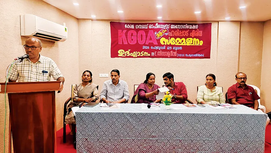 കെജിഒഎ ഹരിപ്പാട് ഏരിയ സമ്മേളനം സംസ്ഥാന കമ്മിറ്റി അംഗം ഇ നാസറുദ്ദീൻ ഉദ്ഘാടനംചെയ്യുന്നു