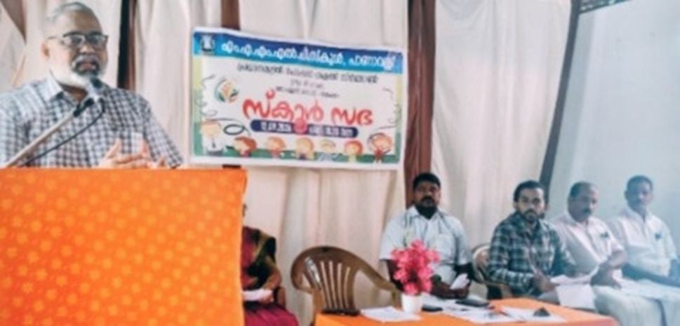 പ്രധാനമന്ത്രി പോഷൺ ശക്തി നിർമാൺ പദ്ധതിയിൽ പാണാവള്ളി  എംഎഎം എൽപി സ്‌കൂൾ സഭ പഞ്ചായത്ത്‌ പ്രസിഡന്റ്‌ കെ ബി ബാബുരാജ്‌ ഉദ്‌ഘാടനംചെയ്യുന്നു