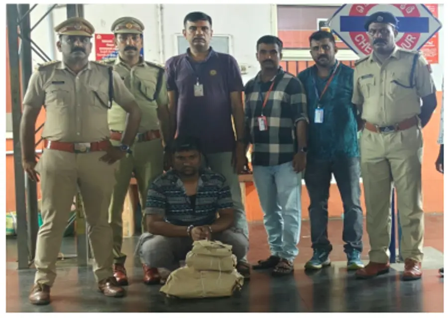 ആർപിഎഫ് പിടികൂടിയ സാഹെബ് അലി കഞ്ചാവുമായി