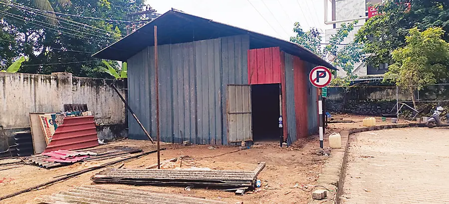 സേവാഭാരതി മെഡി. കോളേജ് ആശുപത്രി വളപ്പിൽ നിർമിക്കുന്ന ഷെഡ്