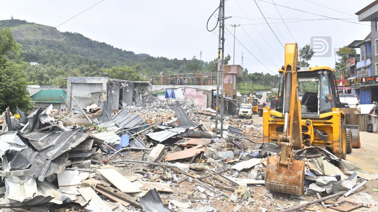 Shops in Pooppara Demolishing