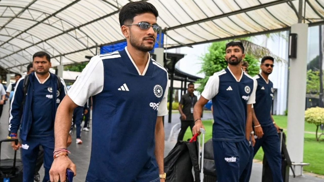 Shubman Gill and indian cricket players at colombo