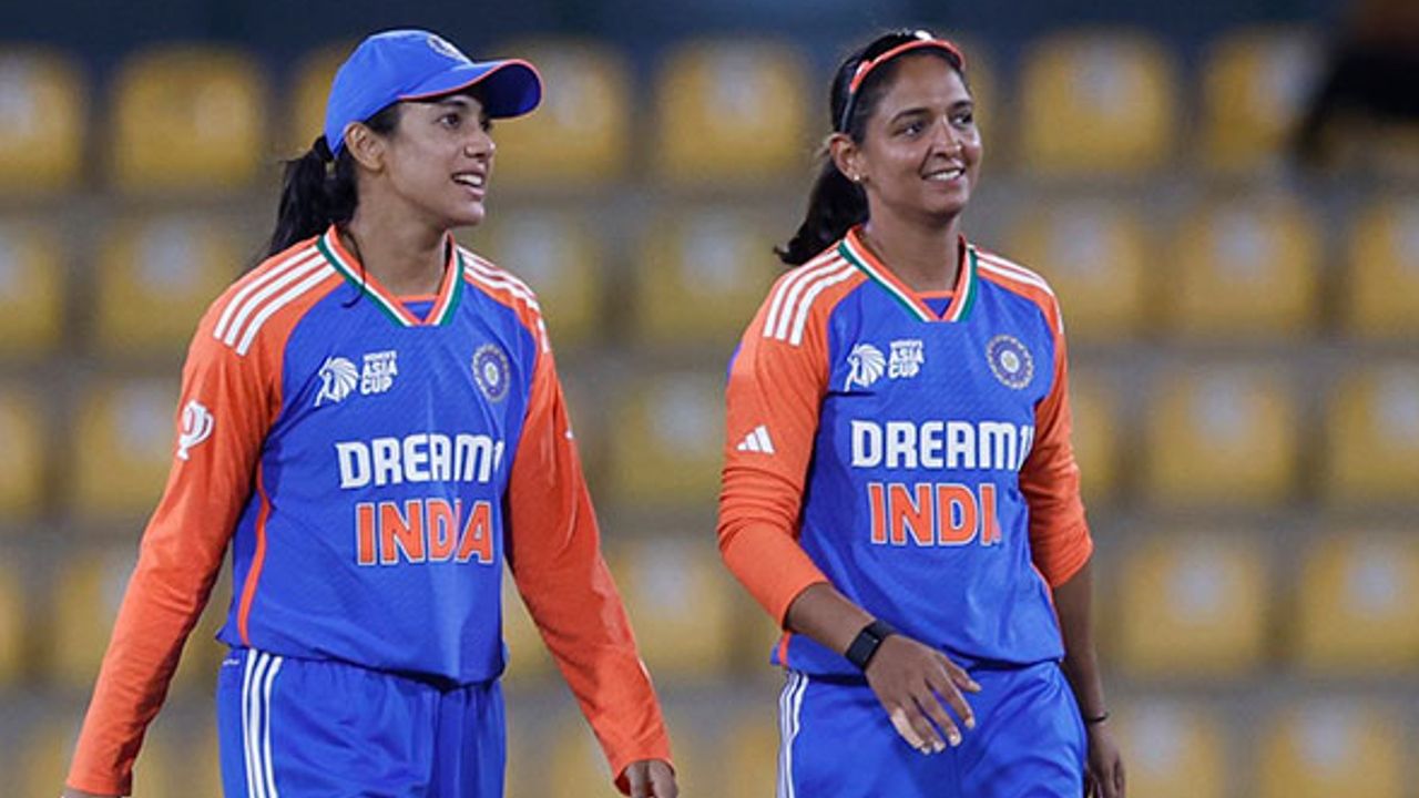 Smriti Mandhana and Harmanpreet Kaur