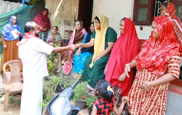 തരൂർ മണ്ഡലം എൽഡിഎഫ് സ്ഥാനാർഥി പി പി സുമോദ് വടക്കഞ്ചേരിയിൽ പര്യടനത്തിൽ