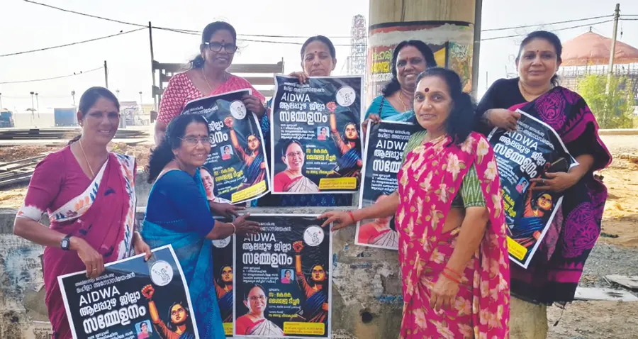 അഖിലേന്ത്യ ജനാധിപത്യ മഹിള അസോസിയേഷൻ ജില്ലാ സമ്മേളനത്തിന്റെ പ്രചാരണത്തിന്‌  നേതാക്കൾ തുടക്കംകുറിച്ചപ്പോൾ