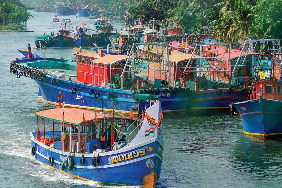 ട്രോളിങ് നിരോധം 31ന്​ അർധരാത്രി അവസാനിക്കാനിരിക്കെ കണ്ടെയ്​നർ ഭീതിയിൽ മത്സ്യത്തൊഴിലാളികൾ.