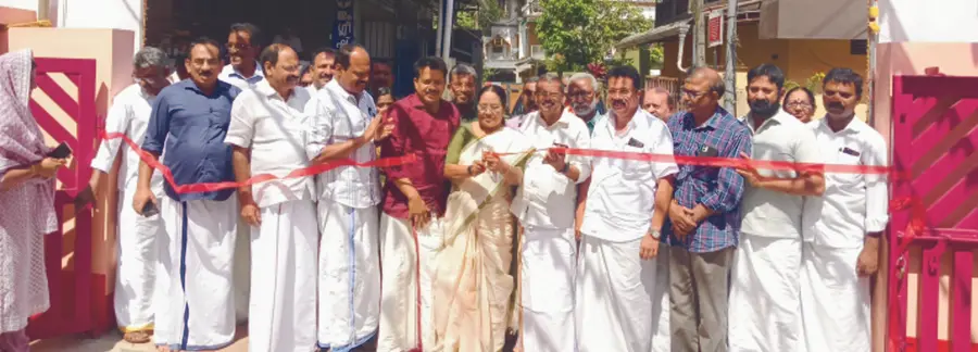 ഒറ്റപ്പാലം നിയോജക മണ്ഡലം എൽഡിഎഫ് തെരഞ്ഞെടുപ്പ് കമ്മിറ്റി ഓഫീസ് സിപിഐ എം കേന്ദ്ര കമ്മിറ്റി അംഗം കെ എസ് സലീഖ ഉദ്ഘാടനം ചെയ്യുന്നു