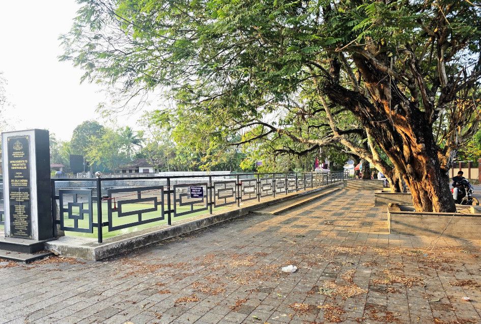 മുണ്ടൻകാവ് തൃച്ചിറ്റാറ്റ് മഹാവിഷ്‌ണുക്ഷേത്രത്തിലെ ശംഖുതീർഥക്കുളത്തിന്റെ സൗന്ദര്യവൽക്കരണത്തിന്റെ ഭാഗമായി  കൈവരികളും തറയോടുകളും സ്ഥാപിച്ചപ്പോൾ