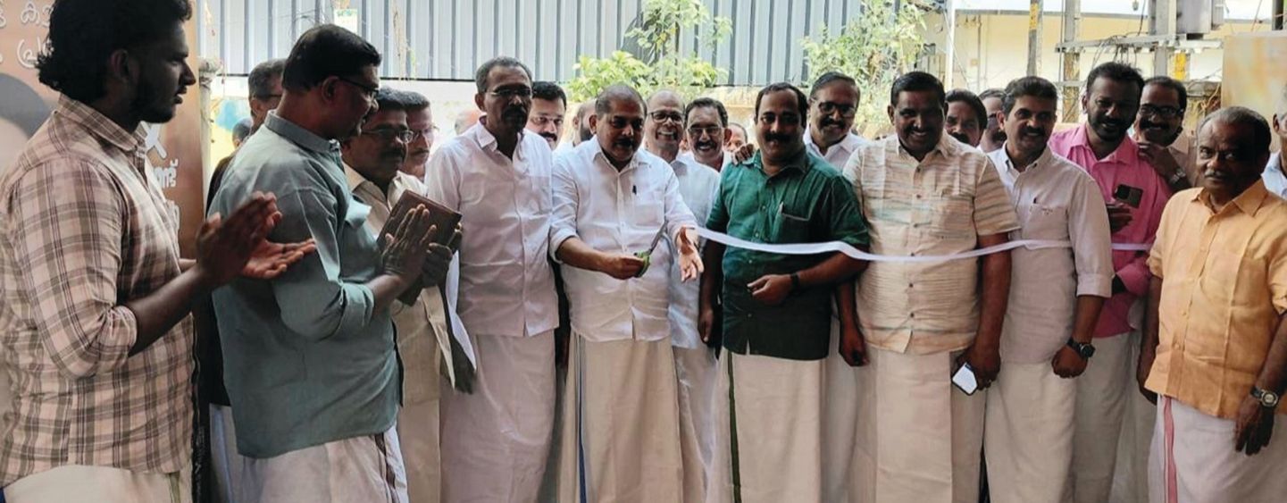 എൽഡിഎഫ് കായംകുളം മണ്ഡലം തെരഞ്ഞെടുപ്പ് കമ്മിറ്റി ഓഫീസ് സിപിഐ എം ജില്ലാ സെക്രട്ടറി ആർ നാസർ ഉദ്ഘാടനംചെയ്യുന്നു