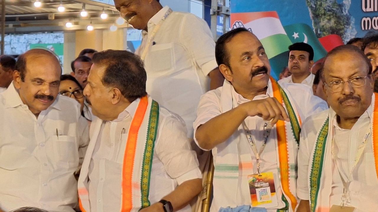 Thomas Unniyadan Ramesh Chennithala V D Satheesan P K Kunhalikkutty