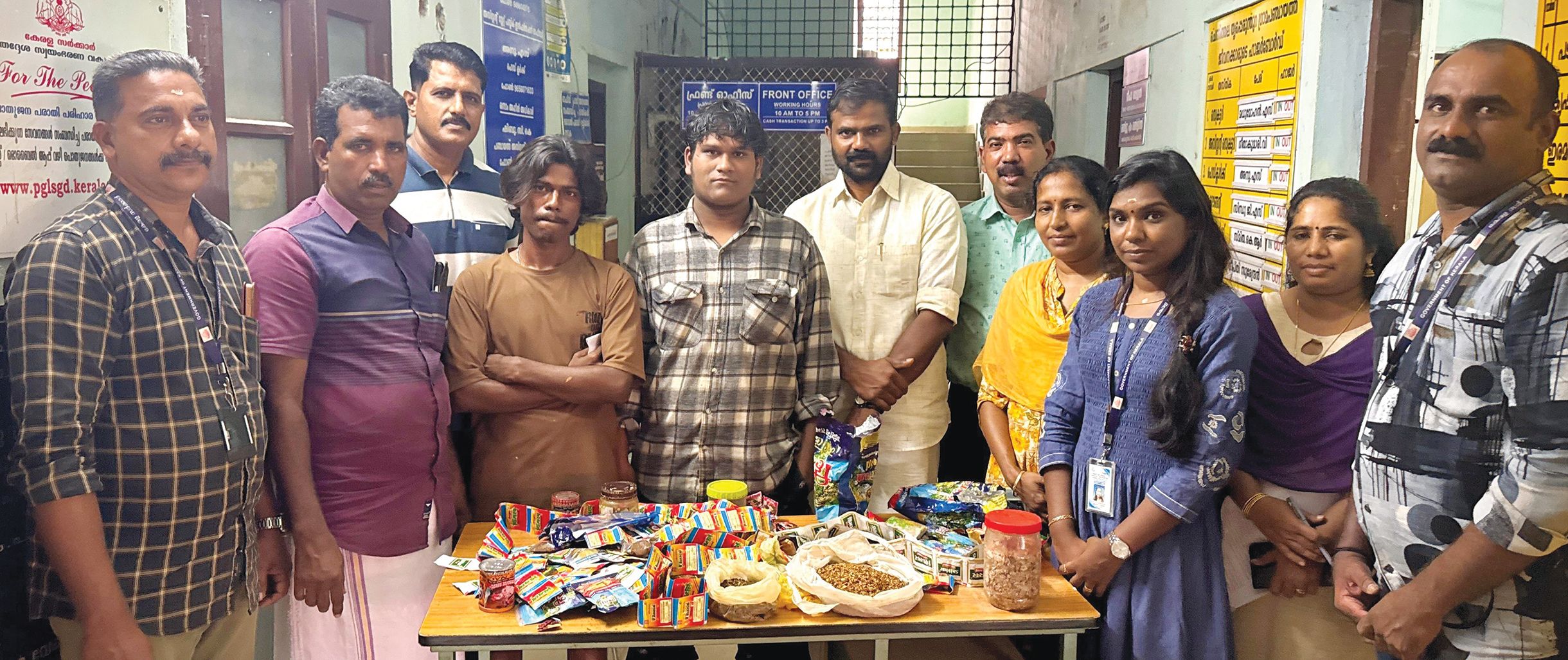 ചെന്നിത്തല പഞ്ചായത്ത് ഭരണ സമിതിയും ആരോഗ്യ വകുപ്പും ചേർന്ന് നടത്തിയ പരിശോധനയിൽ പിടികൂടിയ നിരോധിത പുകയില ഉൽപ്പനങ്ങൾ
