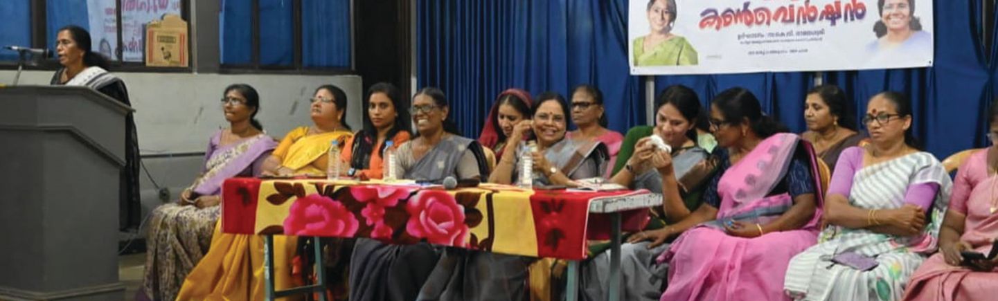കായംകുളം മണ്ഡലം മഹിളാ കൺവൻഷൻ അഖിലേന്ത്യാ ജനാധിപത്യ മഹിളാ അസോസിയേഷന്‍  സംസ്ഥാന വൈസ-്‌പ്രസിഡന്റ് കെ ജി രാജേശ്വരി ഉദ്ഘാടനംചെയ്യുന്നു