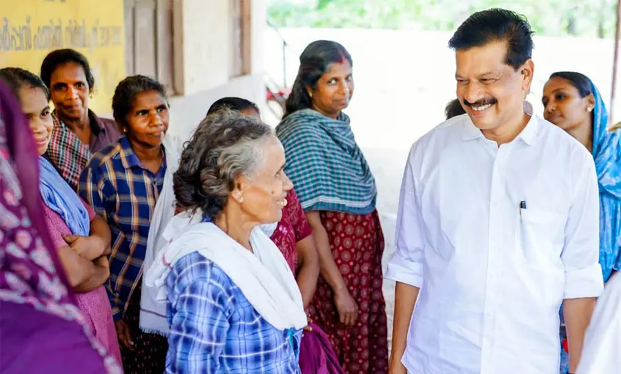 ചേലക്കര മണ്ഡലം എൽഡിഎഫ് സ്ഥാനാർഥി യു ആർ പ്രദീപ്, പങ്ങാരപ്പിള്ളിയിൽ വോട്ട് അഭ്യർഥിക്കുന്നു