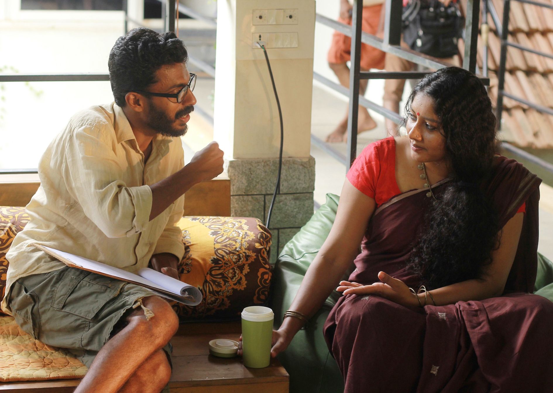 ഉണ്ണികൃഷ്‌ണൻ ആവളയും അനുമോളും "ഉടലാഴം' ചിത്രീകരണത്തിനിടയിൽ