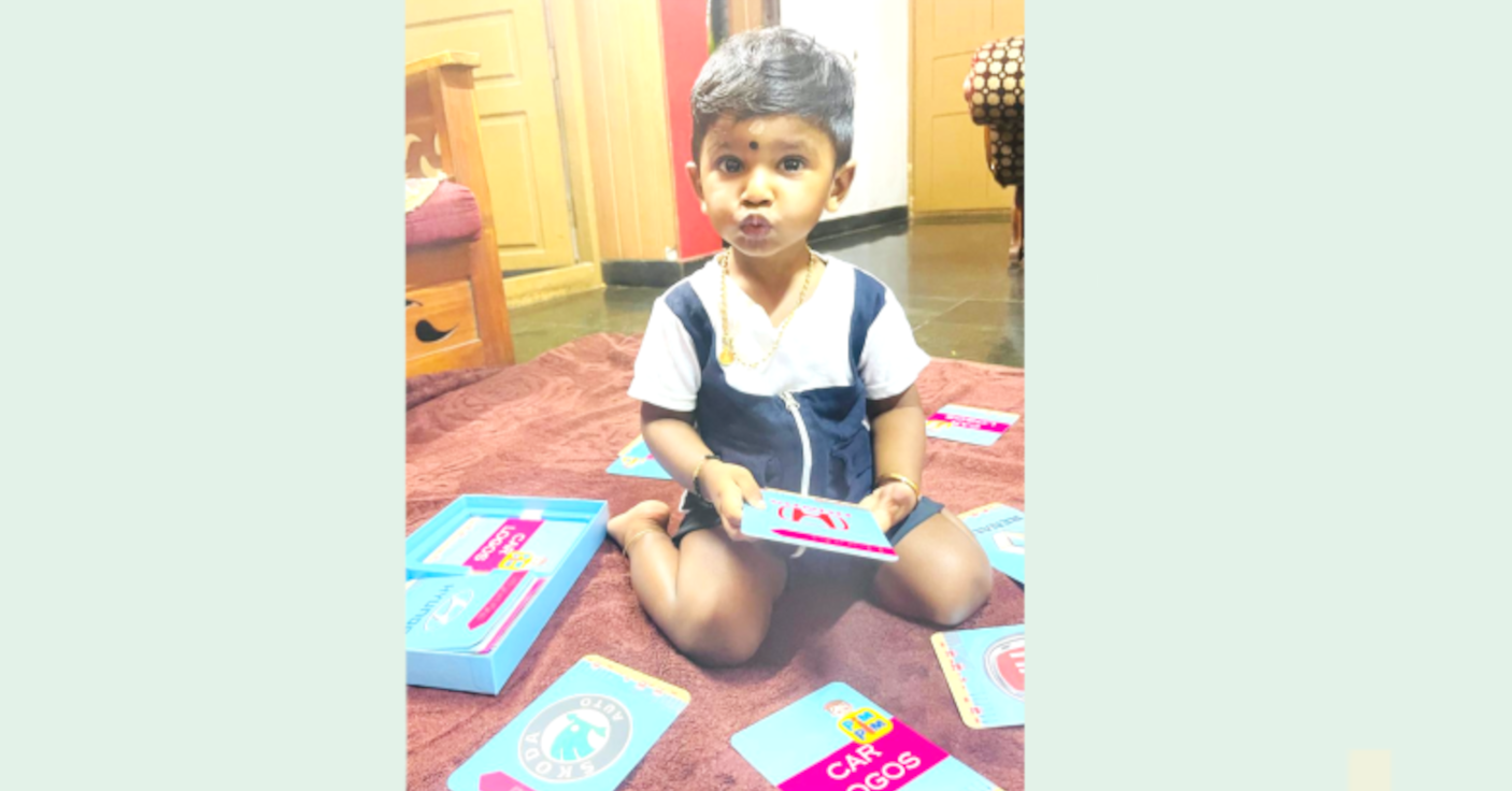 കാറുകളുടെ ലോഗോ ഫ്ലാഷ് കാർഡുകളുമായി നിനവ്‌  