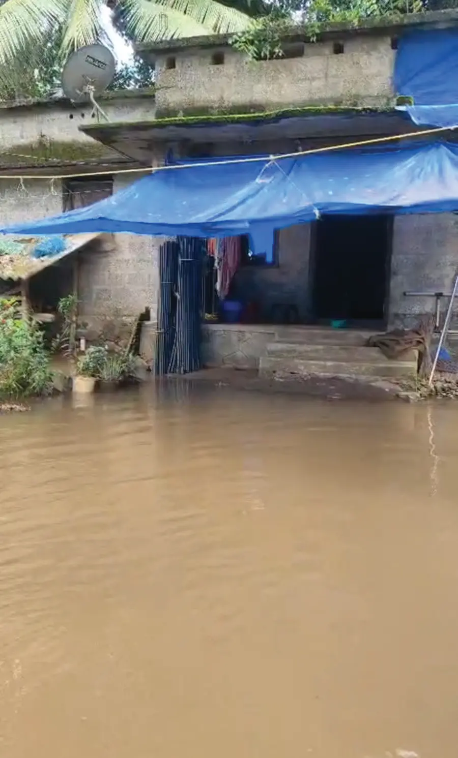 തൃപ്പെരുന്തുറ സ്വാമിത്തറ ഭാഗത്ത് വീടുകളിൽ
വെള്ളം കയറിയ നിലയിൽ