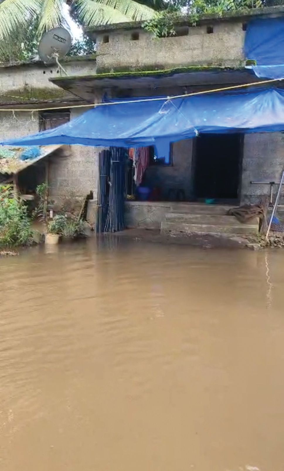 തൃപ്പെരുന്തുറ സ്വാമിത്തറ ഭാഗത്ത് വീടുകളിൽ  വെള്ളം കയറിയ നിലയിൽ