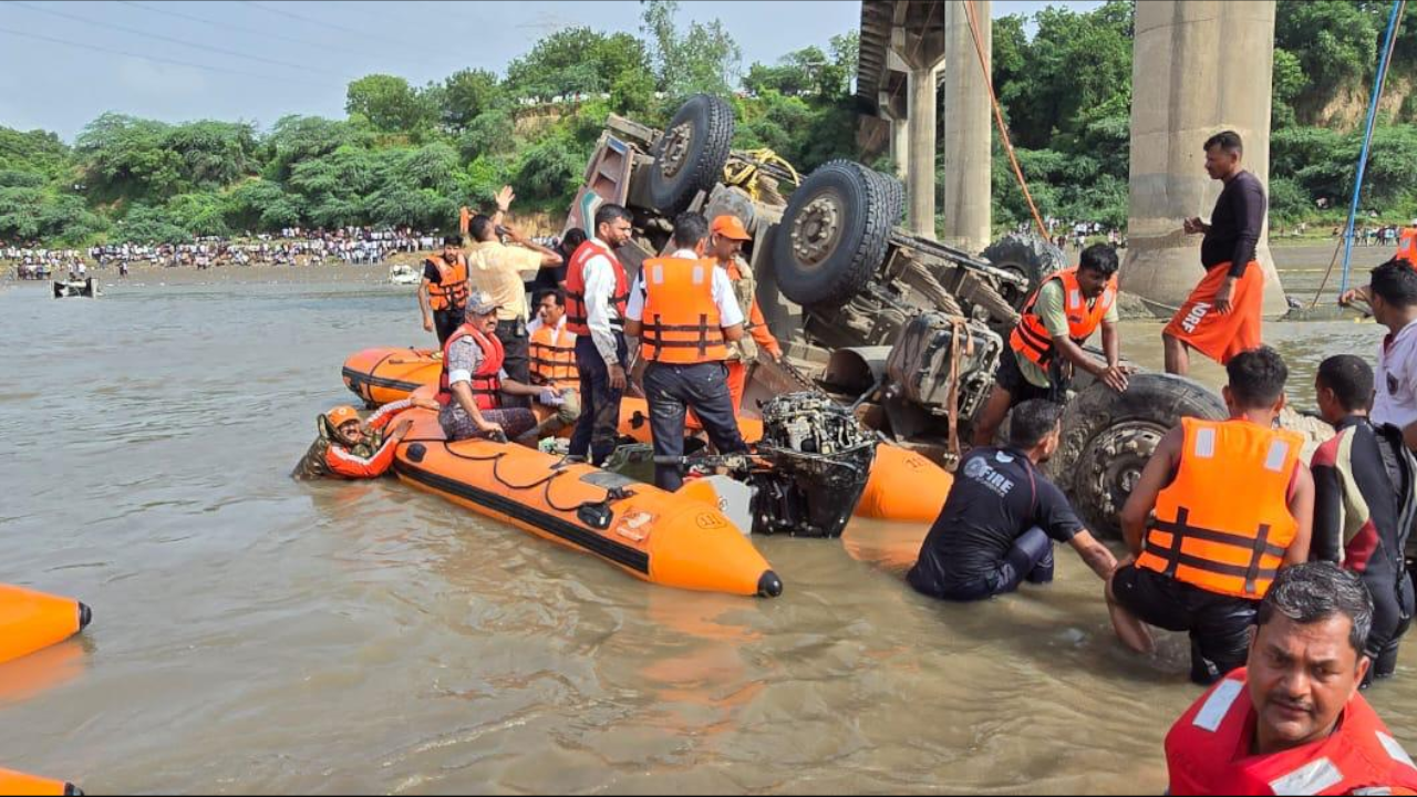 VADODARA BRIDGE COLLAPSE