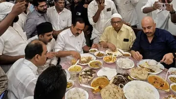 V D Satheesan attending Feast in Ponnani