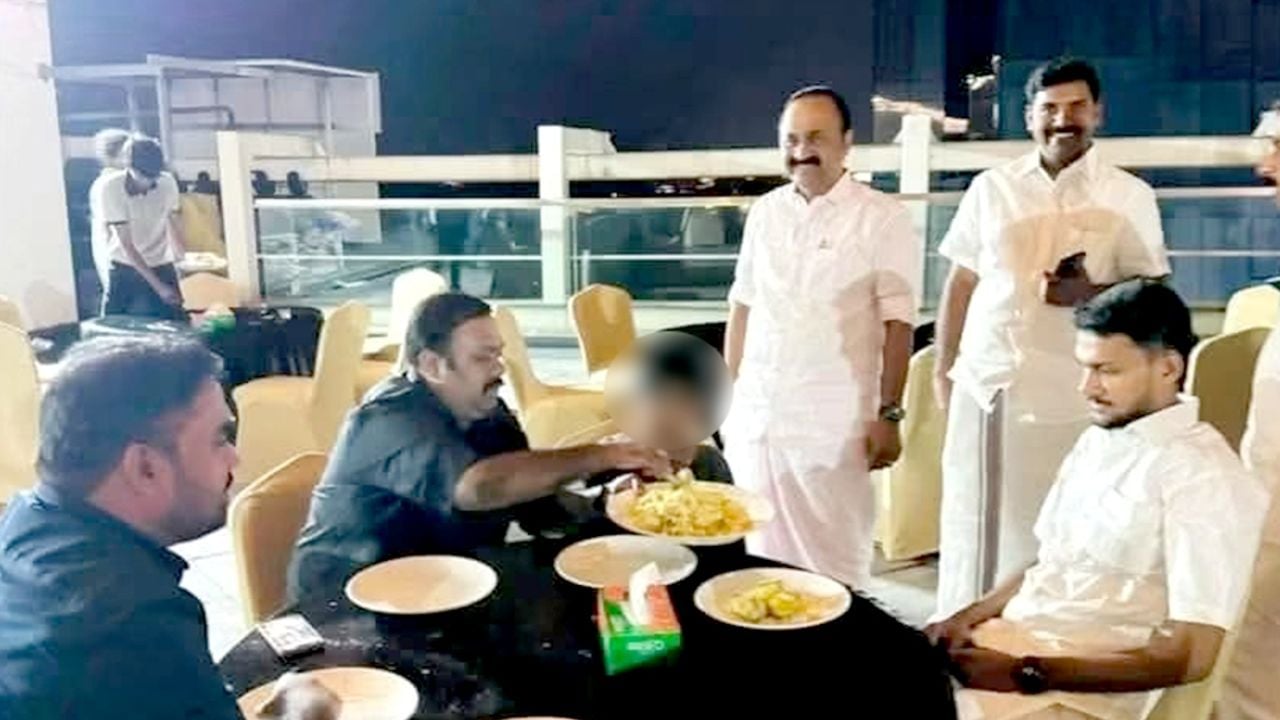 V D Satheesan iftar party with MDMA Case Accused Huzain Muzafir.jpg