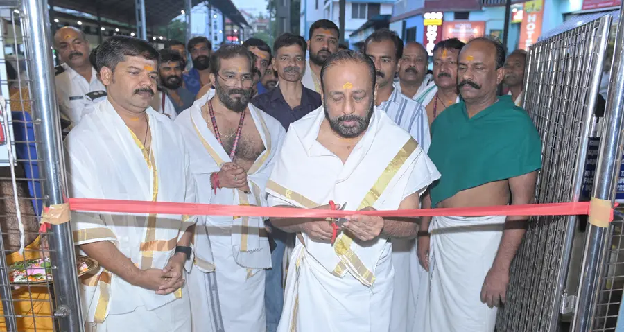 ഗുരുവായൂര് ക്ഷേത്രത്തിലെ വെര്ച്വല് ക്യൂ സംവിധാനം ദേവസ്വം ചെയർമാൻ എ വി ഗോപിനാഥ് ഉദ്ഘാടനം ചെയ്യുന്നു