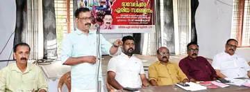 വഴിയോര കച്ചവട തൊഴിലാളി യൂണിയൻ മാവേലിക്കര ഏരിയ സമ്മേളനം സിപിഐ എം ഏരിയ സെക്രട്ടറി ജി അജയകുമാർ ഉദ്ഘാടനംചെയ്യുന്നു