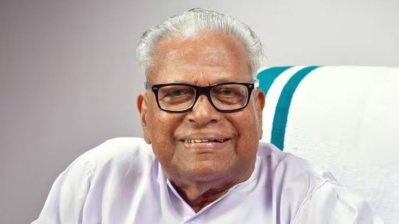 VS ACHUTHANANDAN.