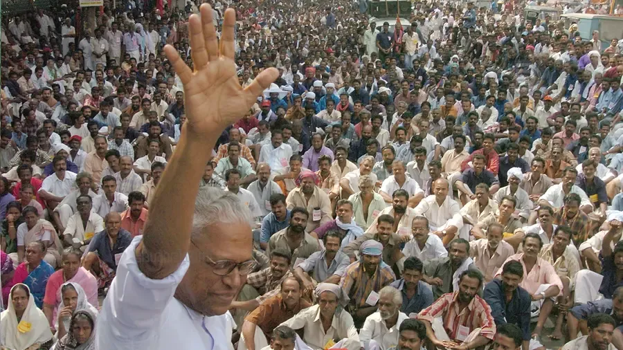 VS ACHUTHANANDAN WITH CROWD