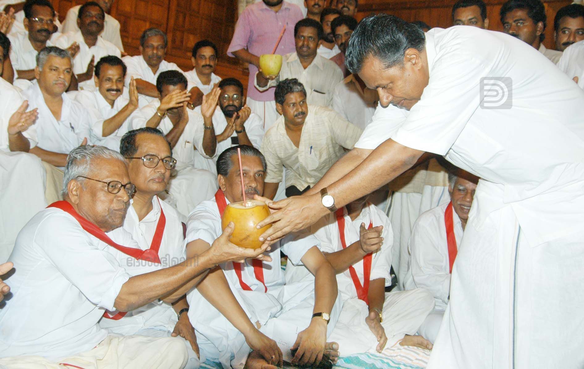 VS AND PINARAYI IN NIYAMASABHA DHARNA