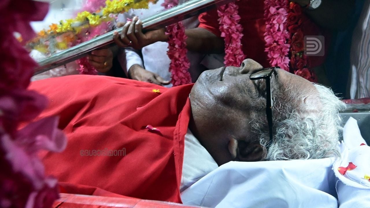V S Achuthanandan deadbody at akg centre