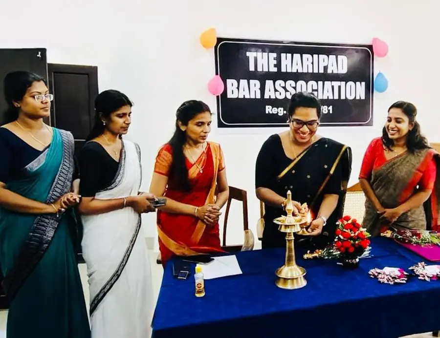 ബാർ അസോസിയേഷൻ നേതൃത്വത്തിൽ നടന്ന വനിതാദിനാഘോഷം ജൂഡീഷ്യൽ ഒന്നാംക്ലാസ്‌ മാജിസ്‌ട്രേറ്റ് ദൃശ്യ ബാലകൃഷ-്‌ണൻ ഉദ്ഘാടനംചെയ്യുന്നു