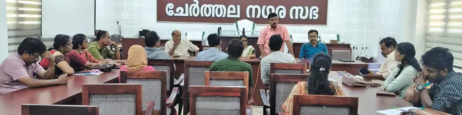 ദേശീയപാത വികസനത്തിന്റെ പശ്‌ചാത്തലത്തിൽ വിവിധയിങ്ങളിലെ വെള്ളക്കെട്ട്‌ പ്രശ്‌നം പരിഹരിക്കാൻ നഗരസഭ വിളിച്ചുചേർത്ത യോഗത്തിൽ നഗരസഭാധ്യക്ഷൻ എസ്‌ സോബിൻ സംസാരിക്കുന്നു