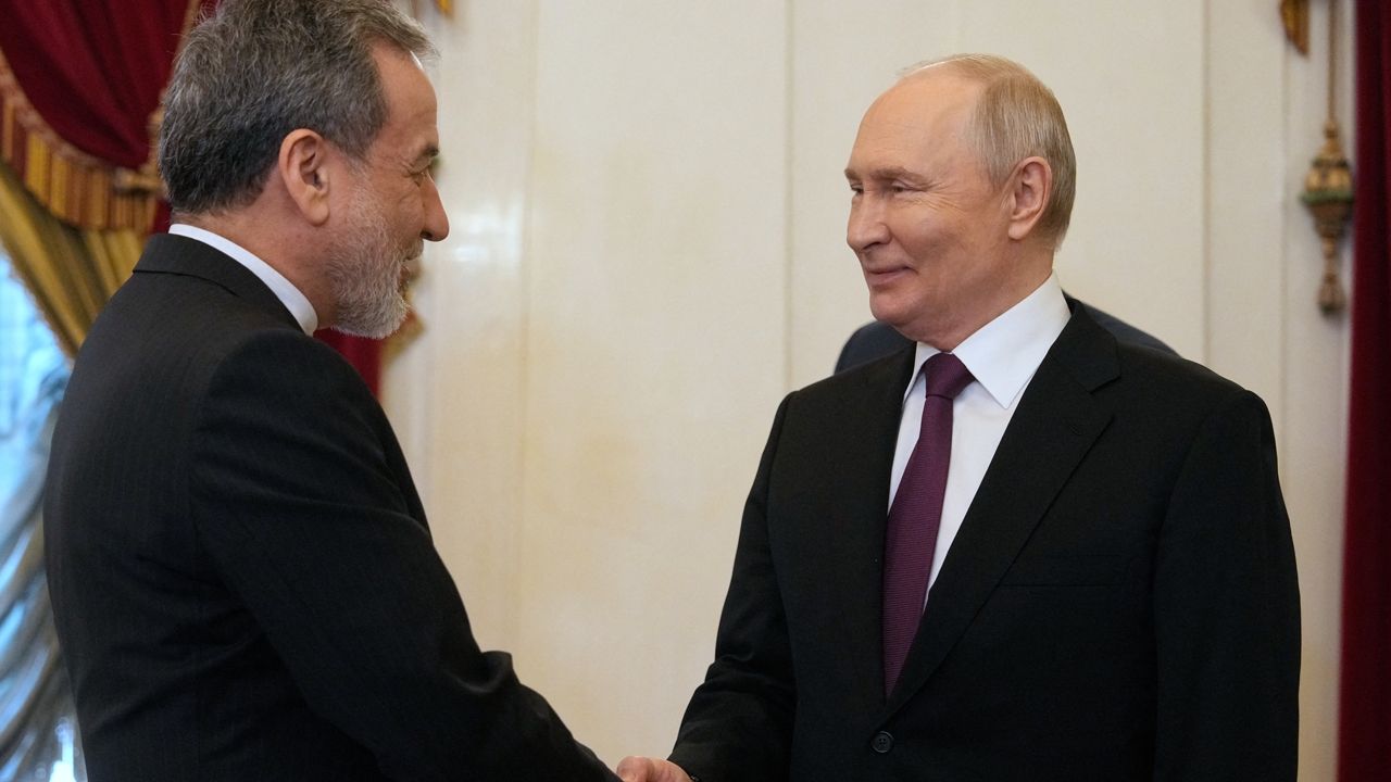 Vladimir Putin Abbas Araghchi