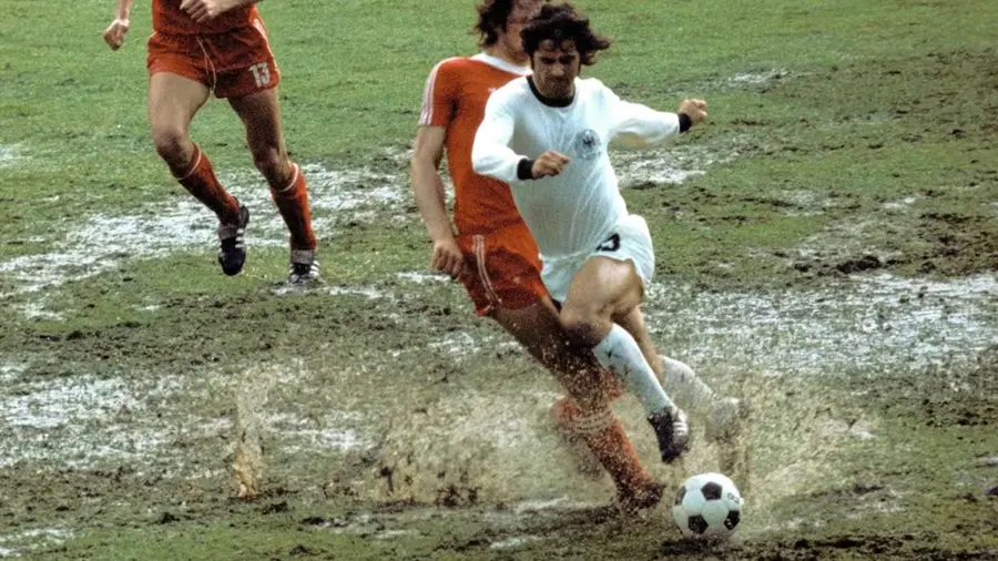WATER FOOTBALL