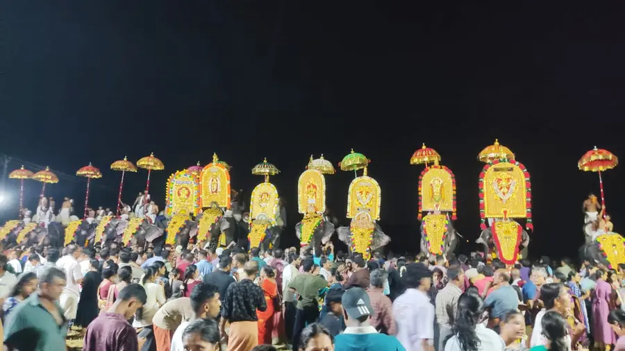 മനിശീരി കിള്ളിക്കാവ് പൂരത്തിന്റെ ഭാഗമായി നടന്ന കൂട്ടി എഴുന്നള്ളത്ത്