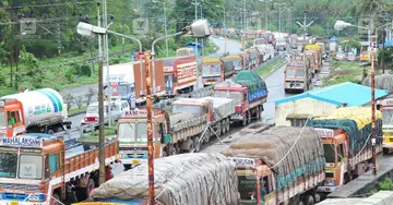 വാളയാർ ചെക്ക് പോസ്റ്റിലെ തിരക്ക് (ഫയൽ ചിത്രം)
