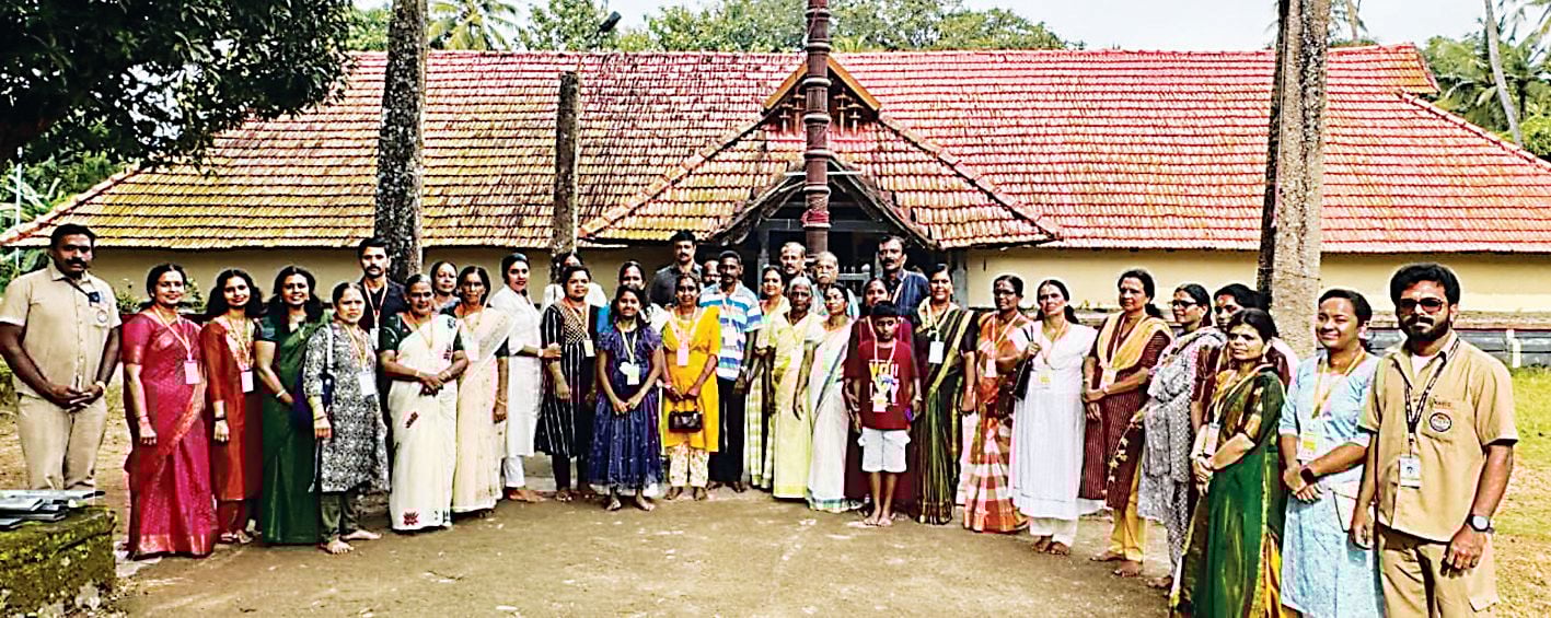 ചേര്‍ത്തല ഡിപ്പോയിൽ പഞ്ചപാണ്ഡവ ക്ഷേത്ര ദർശനത്തിന്‌ പുറപ്പെട്ട തീർഥാടന സംഘം തൃച്ചിറ്റാറ്റ് ക്ഷേത്രത്തിൽ (ഫയൽ ചിത്രം)