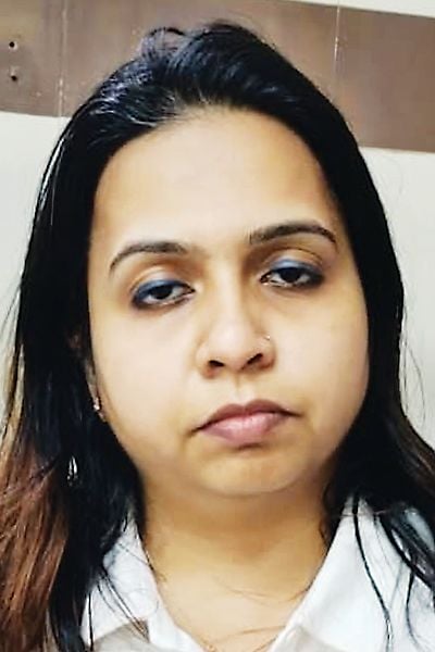 ഓൺലൈൻഓഹരിക്കച്ചവടത്തിന്റെ പേരിൽ  തൃക്കുന്നപ്പുഴ സ്വദേശിയിൽ നിന്ന് 16.6 ലക്ഷം തട്ടിയ കേസിൽ തിരുവനന്തപുരം സ്വദേശിനി റിമാൻഡിൽ. 