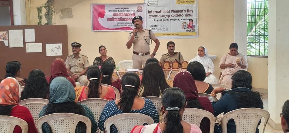 അർത്തുങ്കൽ തീരദേശ പൊലീസ് സ്റ്റേഷൻ, ഡിജിറ്റൽ സഖി പ്രൊജക്ട് ക്ലസ്റ്റർ 23, സീവ്യൂ വാർഡ് എഡിഎസ് എന്നിവ ചേർന്ന്‌ സംഘടിപ്പിച്ച വനിതാ ദിനാഘോഷം ആലപ്പുഴ ഡെപ്യൂട്ടി പൊലീസ് സൂപ്രണ്ടന്റ് ജി ബി മുകേഷ് ഉദ്ഘാടനംചെയ്യുന്നു