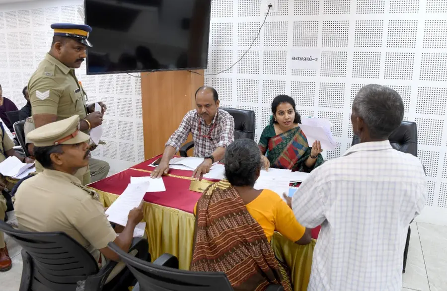 കേരള സംസ്ഥാന പട്ടികജാതി പട്ടികഗോത്രവർഗ്ഗ കമ്മീഷൻ ആലപ്പുഴ കലക്ടറേറ്റ് കോൺഫറൻസ് ഹാളിൽ നടത്തിയ ജില്ലാ അദാലത്ത്